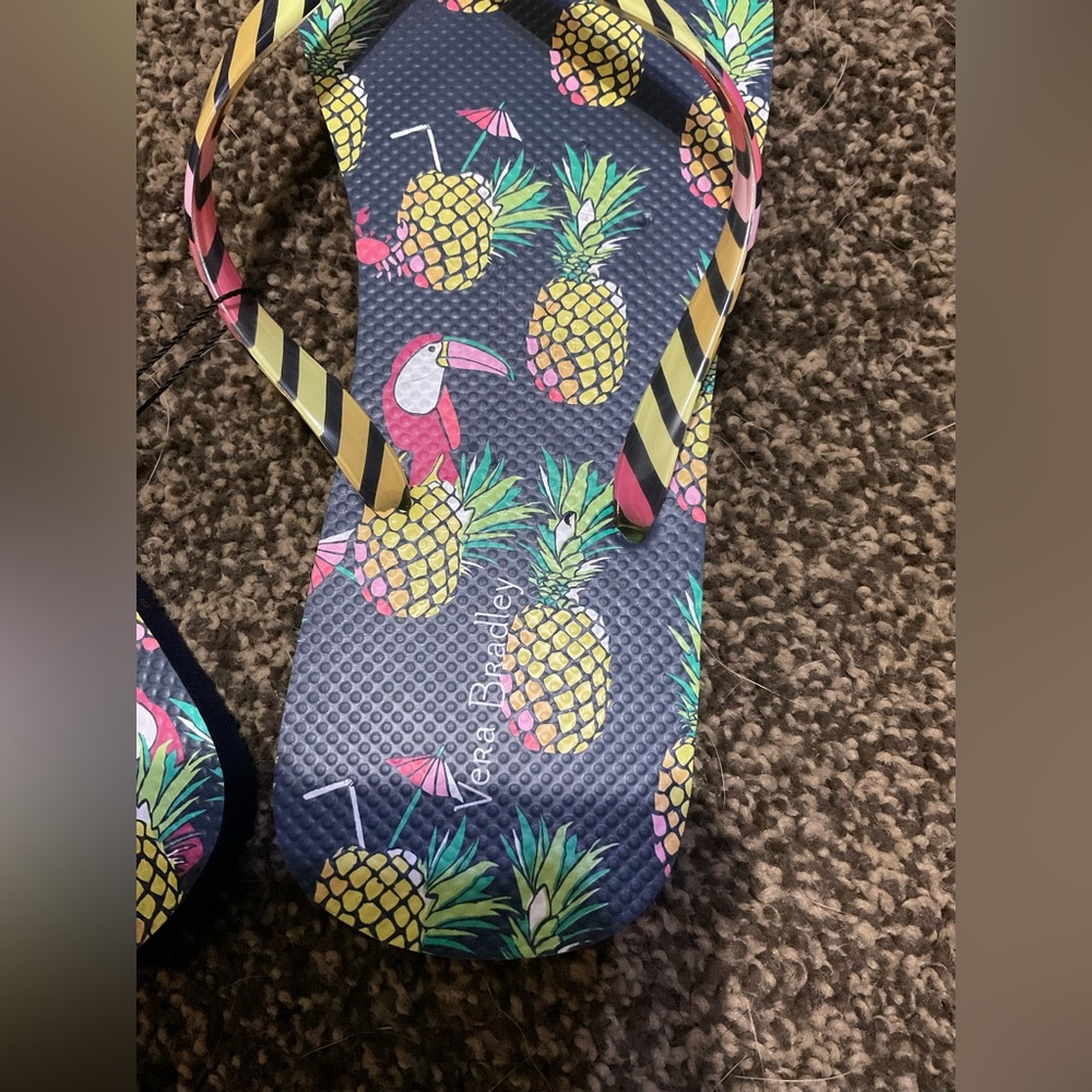 VERA BRADLEY TOUCAN PARTY PINEAPPLES FLIP FLOPS - Picture 4 of 7